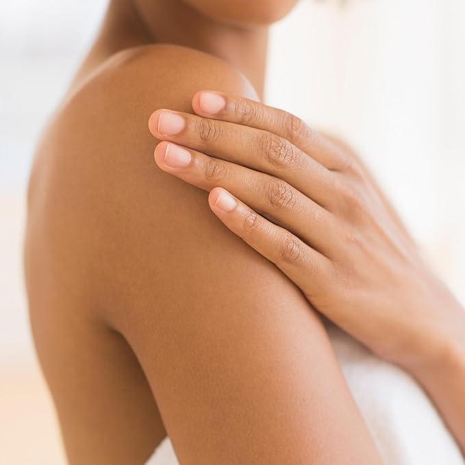 Olay Body Wash for Women, Fresh Radiance, Refreshing & Renewing, Made with Plant Based Cleansers, B3 Botanical Complex, For All Skin Types, Strawberry & Mint Scent, 22 fl oz (Pack of 4)